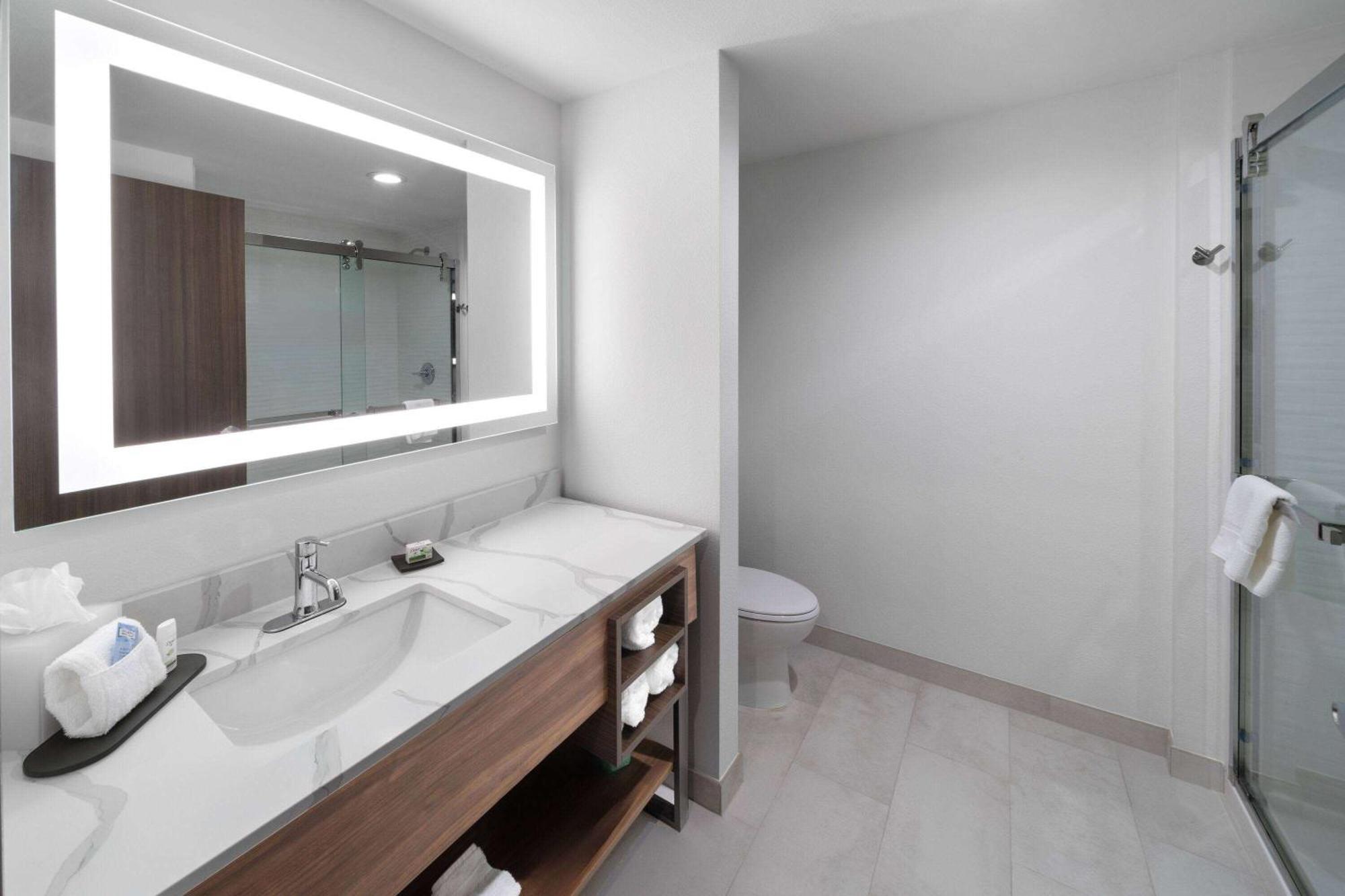 La Quinta Inn & Suites By Wyndham San Antonio At The Rim Εξωτερικό φωτογραφία