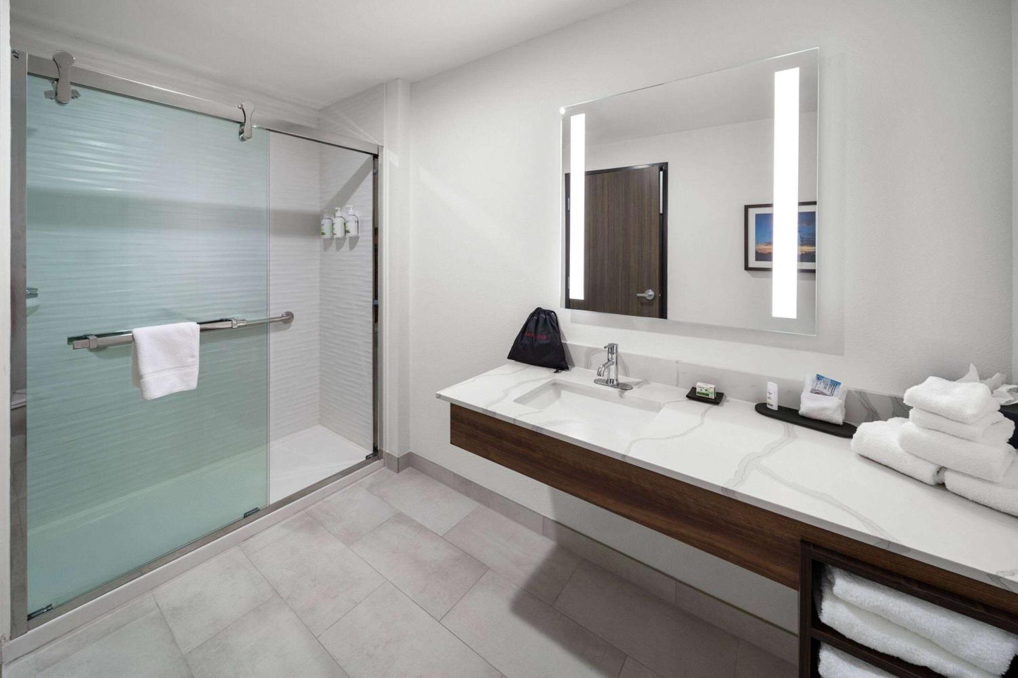 La Quinta Inn & Suites By Wyndham San Antonio At The Rim Εξωτερικό φωτογραφία