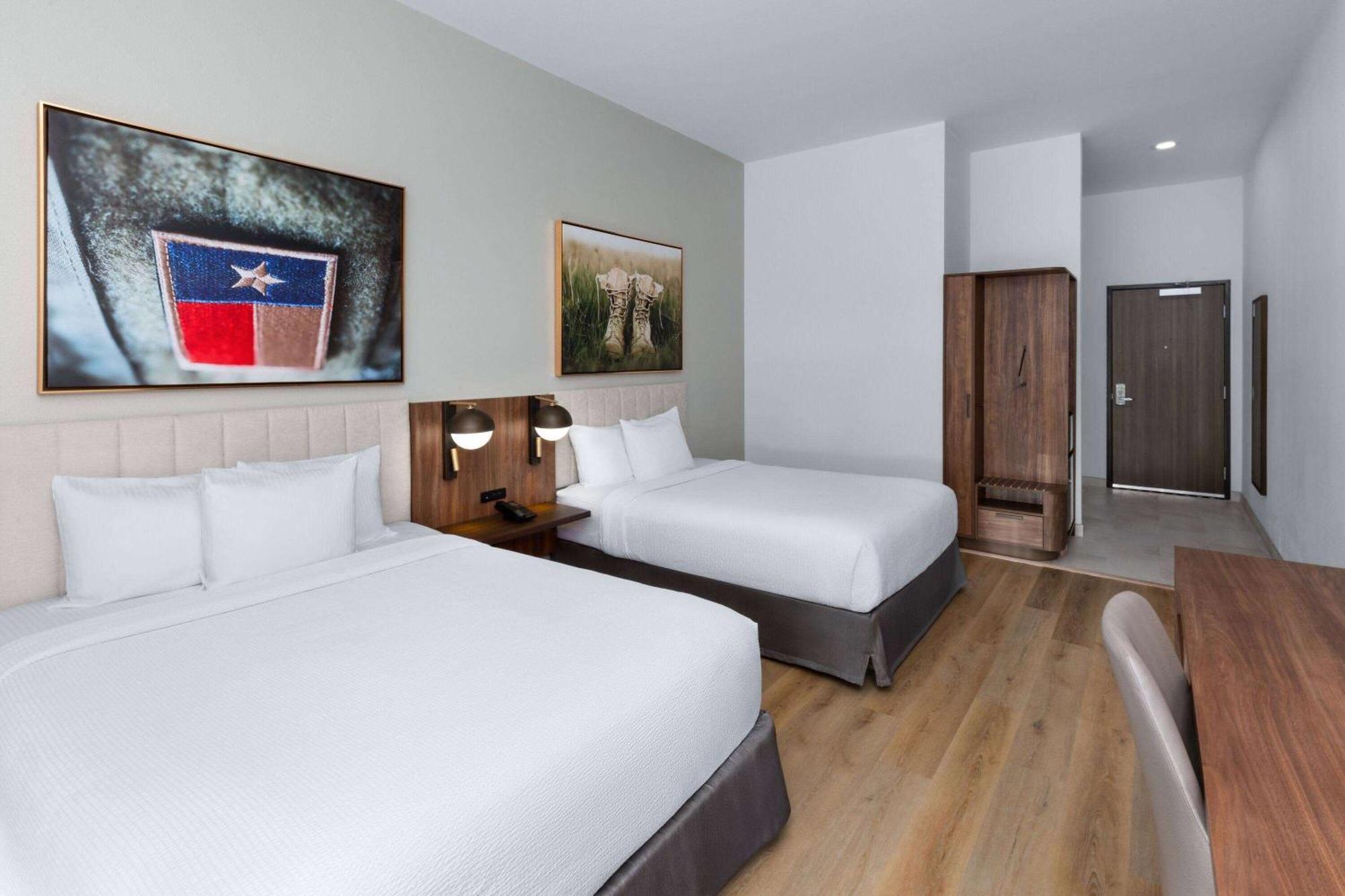 La Quinta Inn & Suites By Wyndham San Antonio At The Rim Εξωτερικό φωτογραφία