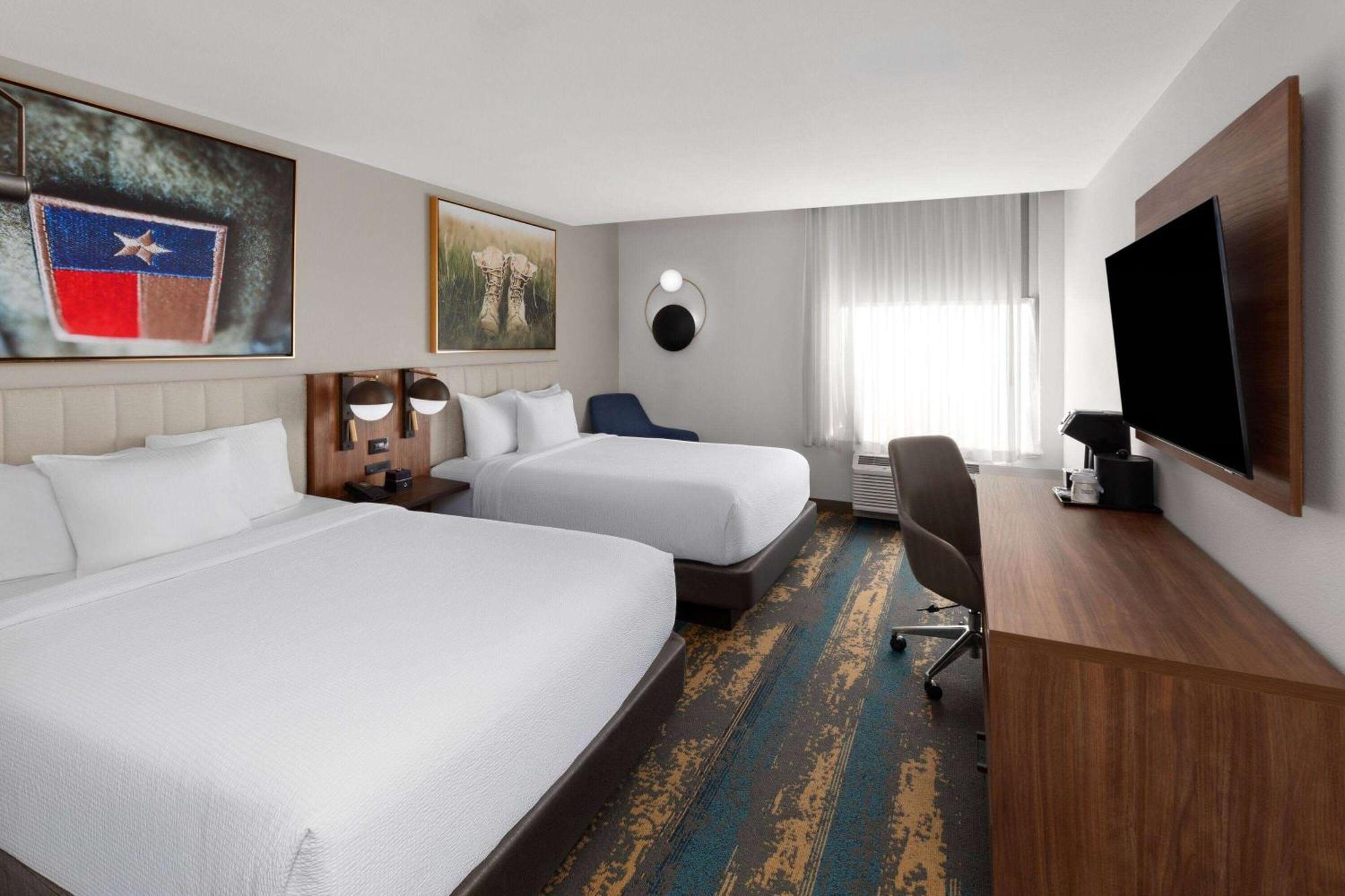 La Quinta Inn & Suites By Wyndham San Antonio At The Rim Εξωτερικό φωτογραφία