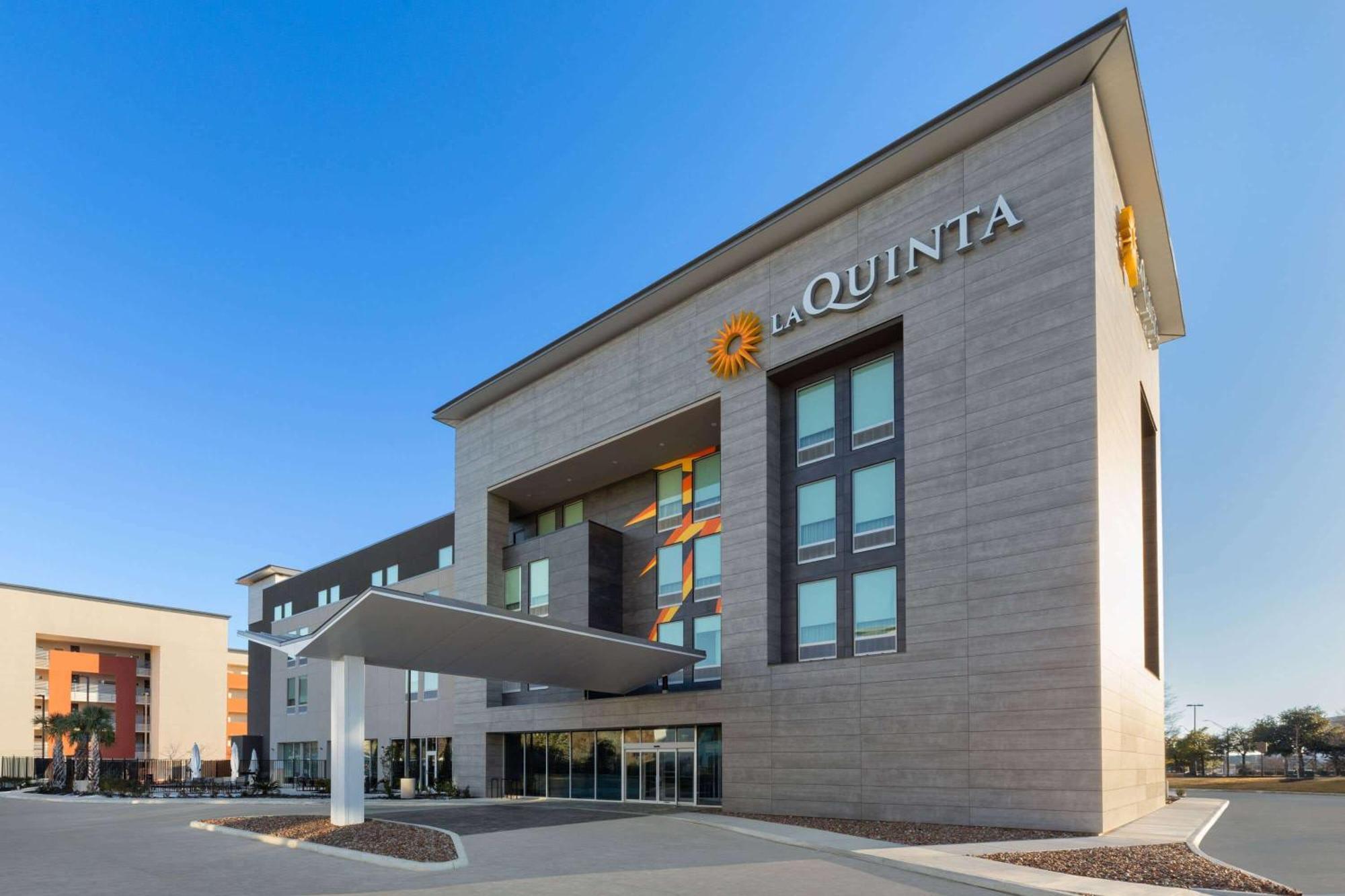 La Quinta Inn & Suites By Wyndham San Antonio At The Rim Εξωτερικό φωτογραφία