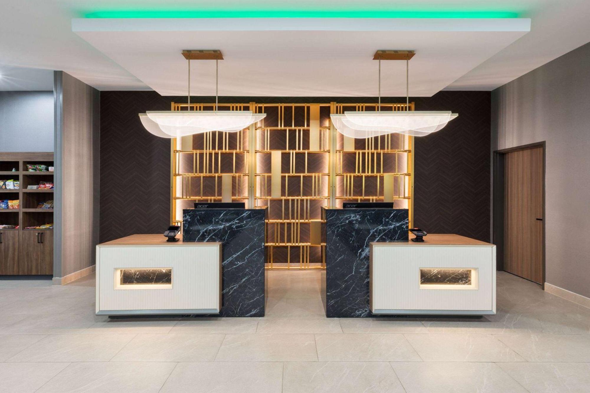 La Quinta Inn & Suites By Wyndham San Antonio At The Rim Εξωτερικό φωτογραφία
