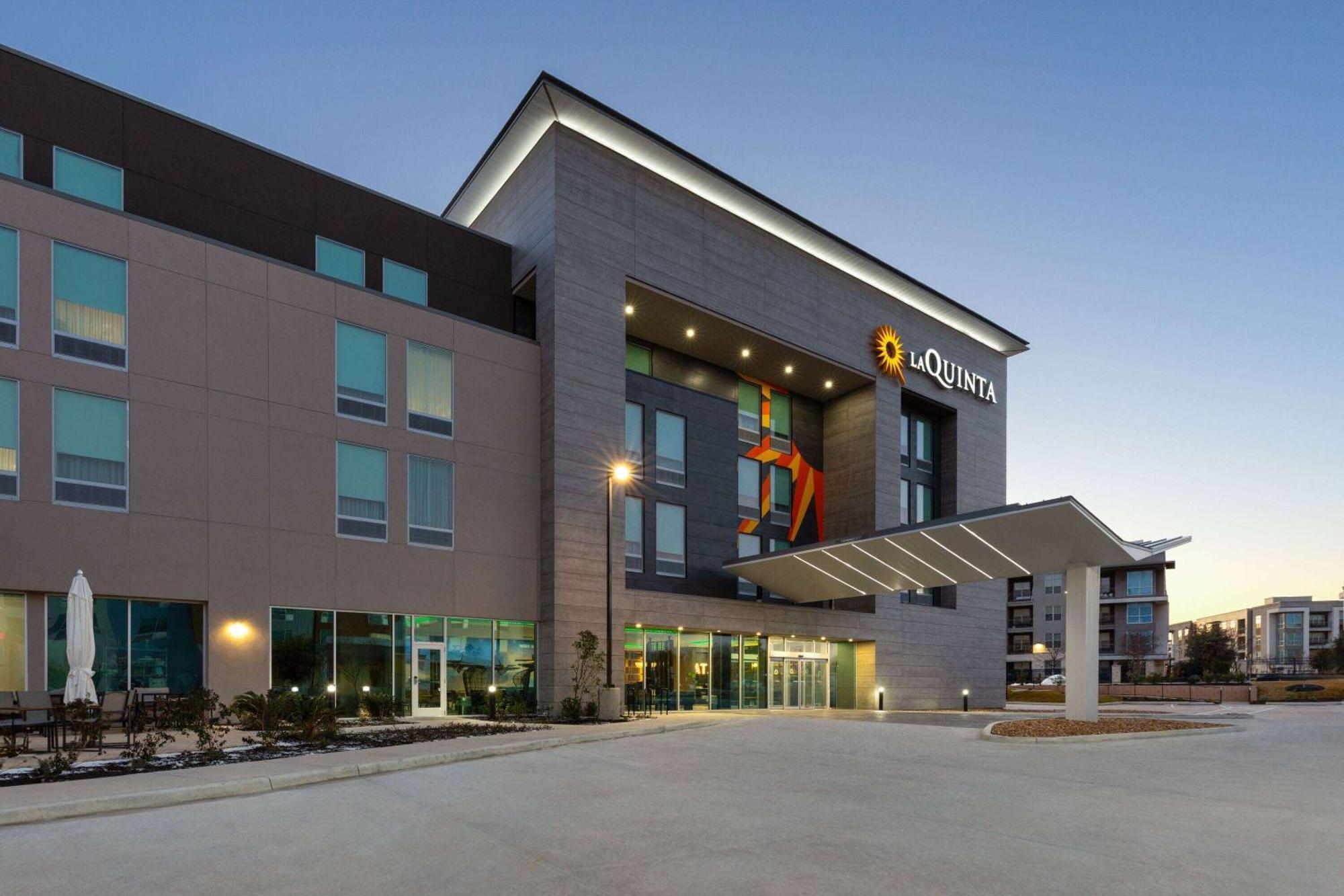 La Quinta Inn & Suites By Wyndham San Antonio At The Rim Εξωτερικό φωτογραφία